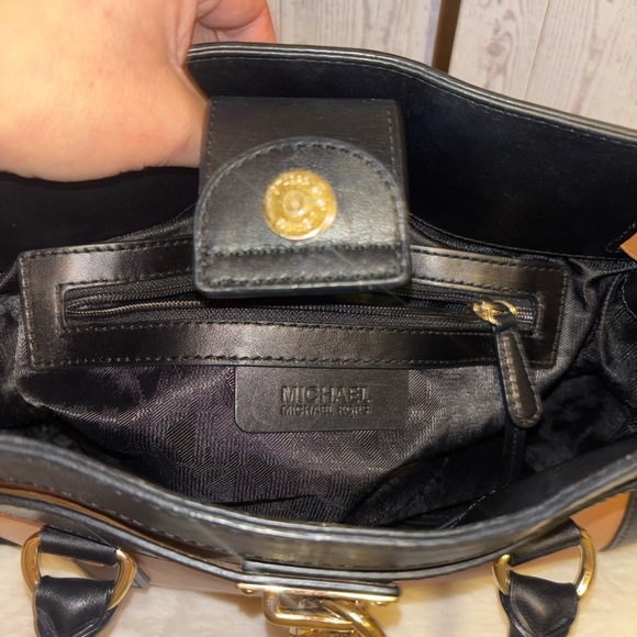 Sold - Picture 8 of 10